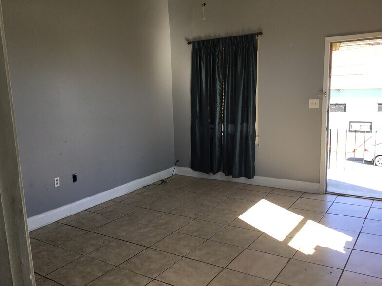 Building Photo - 400 Avenue B