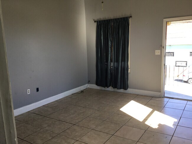 Building Photo - 400 Avenue B