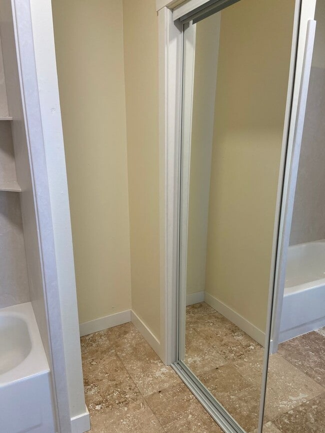 Building Photo - 286c