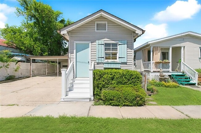 Primary Photo - 532 Esteban St