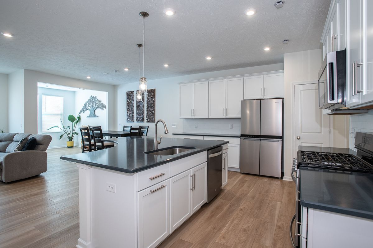 Building Photo - 27849 Birchwood Ct