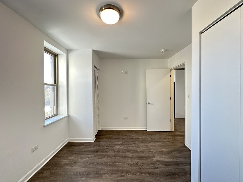 Building Photo - 940 W Winona St