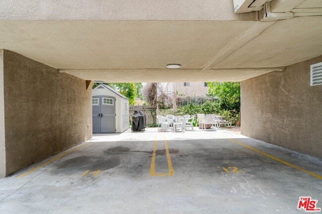 Building Photo - 10900 Blix St