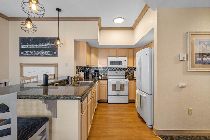 Building Photo - 435 Beachfront Dr