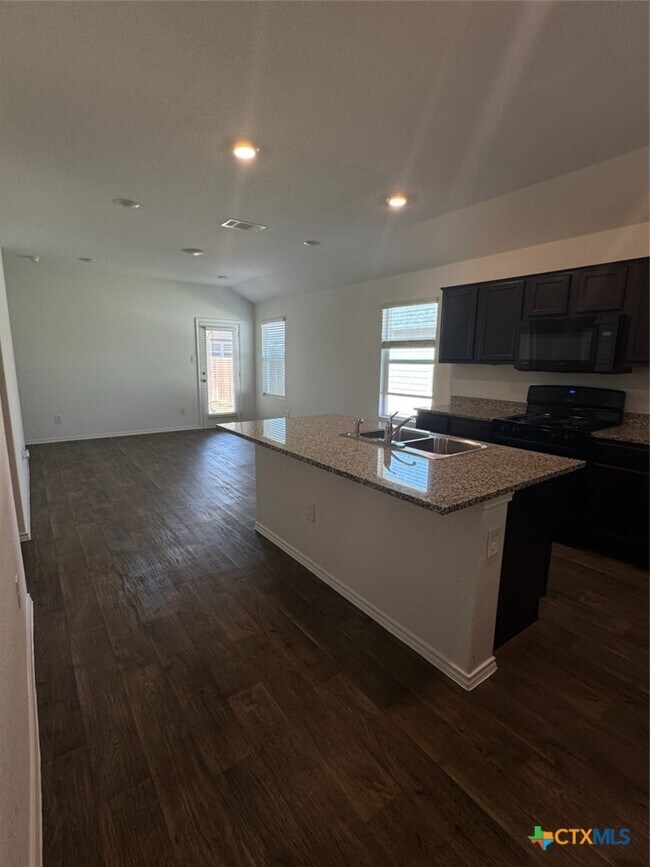 Building Photo - 908 Adler Way