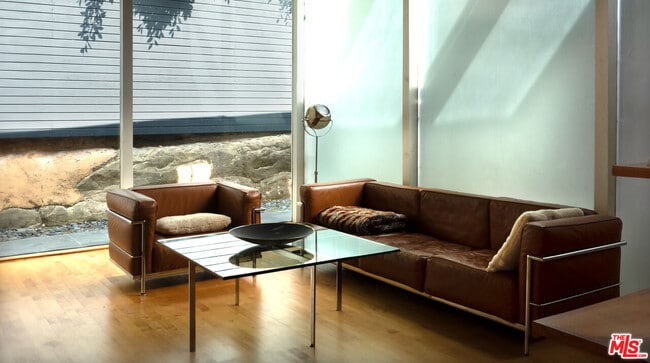 Building Photo - 15146 Mulholland Dr