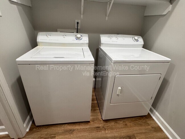 Building Photo - 7310 Caversham Way