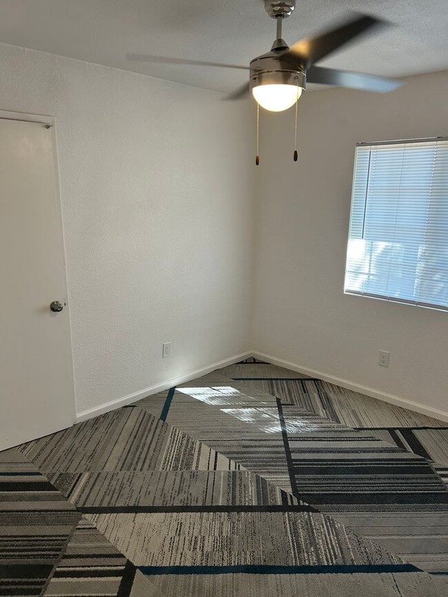 Building Photo - DESERT VIEW!  Move In Ready