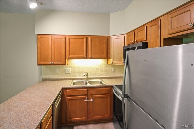 Building Photo - 13831 Amiot Dr