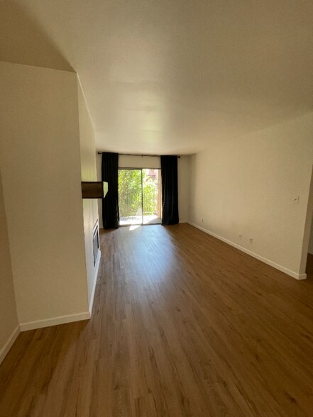 Building Photo - 5525 E Thomas Rd