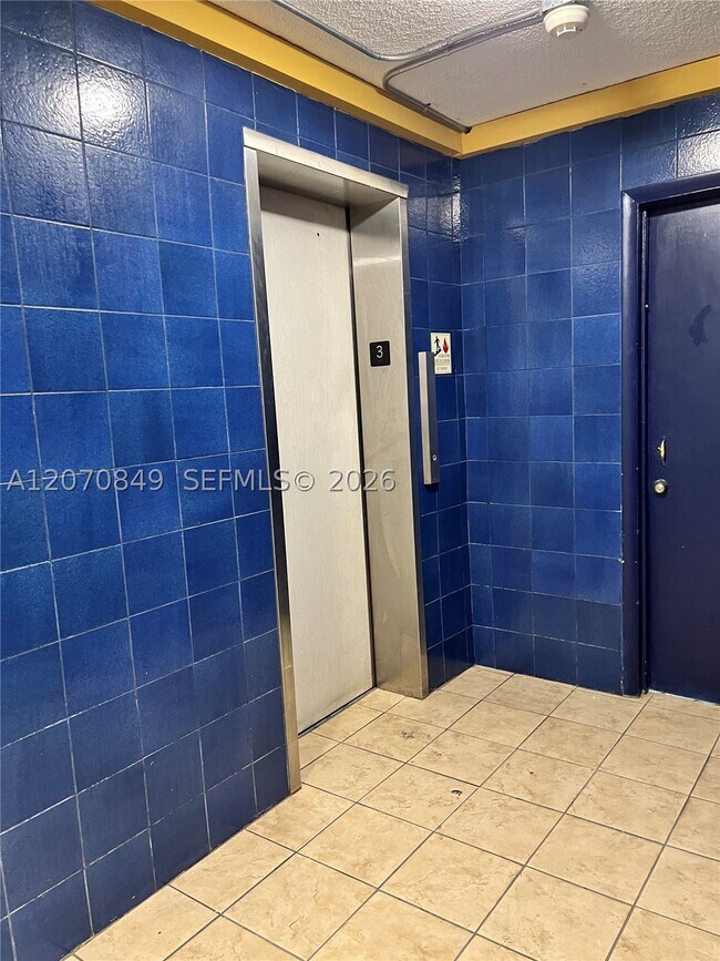 Building Photo - 4301 NW S Tamiami Canal Dr