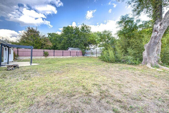 Building Photo - 5407 Manor Rd