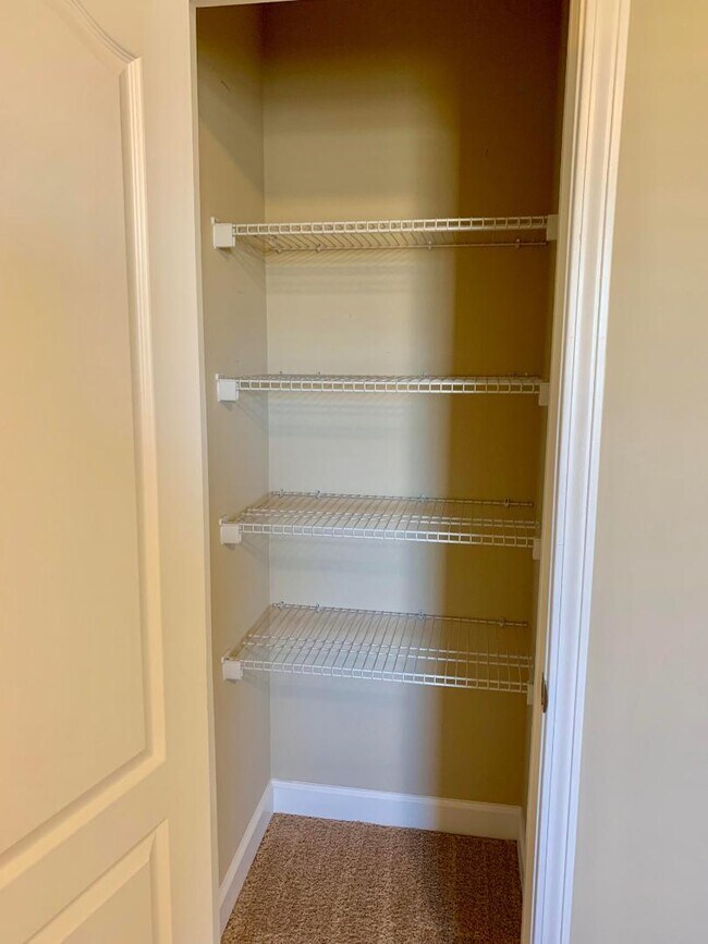 Building Photo - 211 Rainmaker St