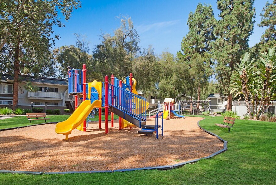 Hillcrest Park 1800 W Hillcrest Dr Newbury Park CA 91320 Apartment