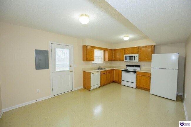 Building Photo - 128 Skyline Dr