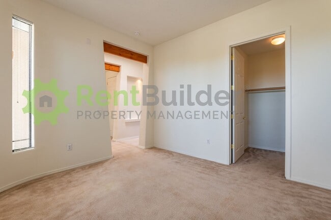 Building Photo - Sign an 18 month lease by the end of Octob...