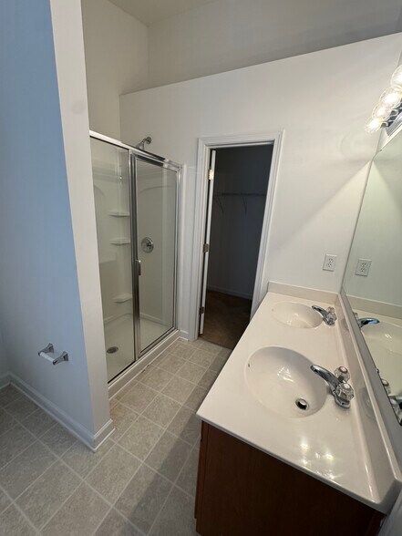 Shower Master Bathroom - 13373 Calloway Glen Dr