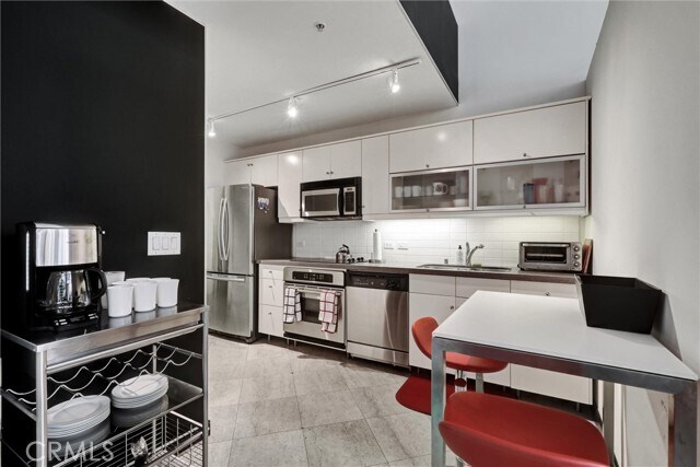 Building Photo - 350 W Ash St