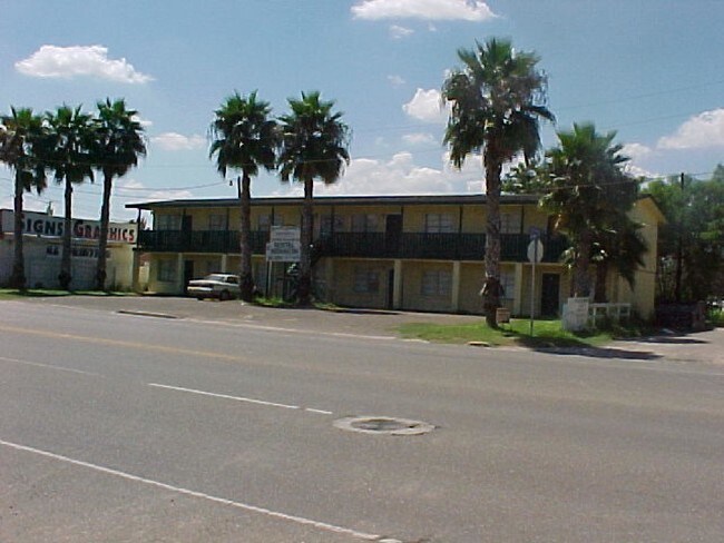 Primary Photo - 105 N Alamo Rd
