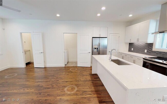 Building Photo - 3241 Rosedale Ave