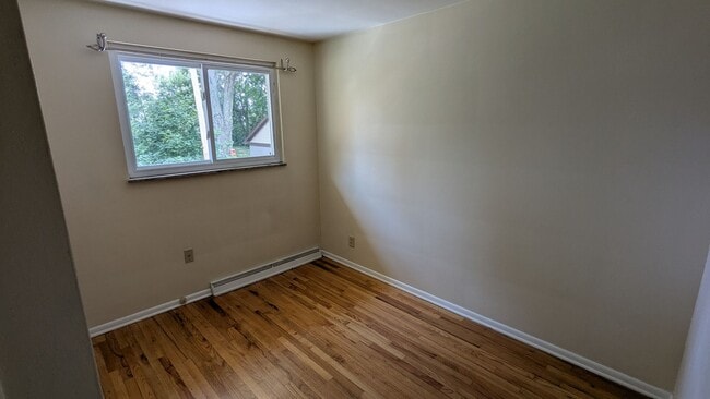 Building Photo - 321 Thorne Ave NE