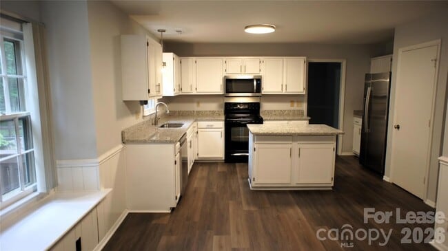 Building Photo - 10000 Ridgemore Dr