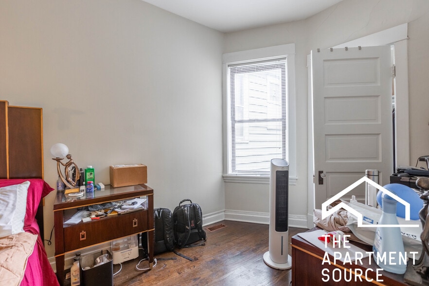 Building Photo - 2660 N Ashland Ave