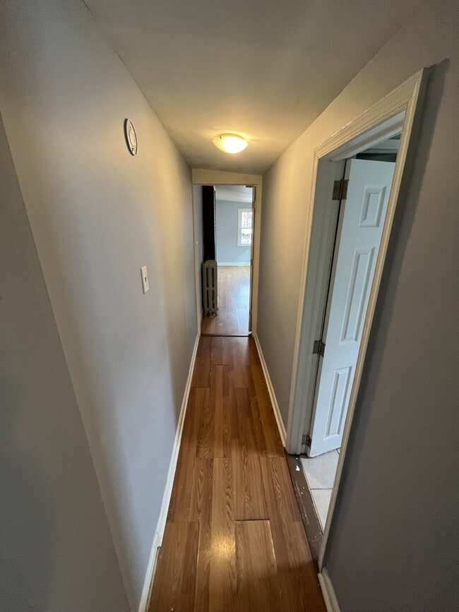 Building Photo - 27 Caroline St