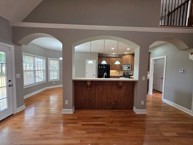 Building Photo - Holiday SPECIAL!! $500 OFF Your Move-In Co...