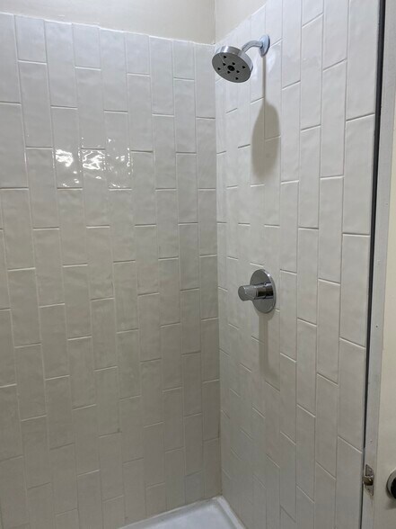 Building Photo - 1805 Saint Paul St