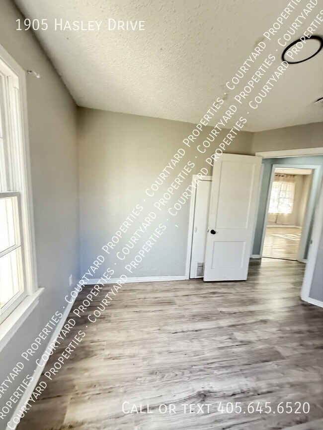 Building Photo - 1905 Hasley Dr