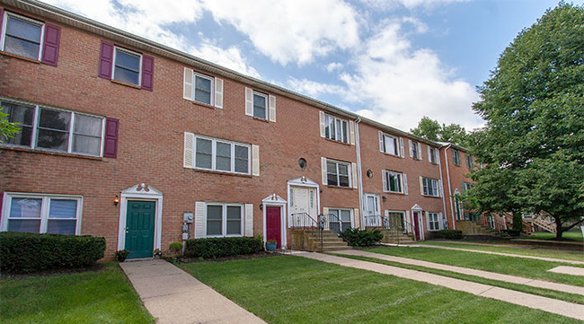 Primary Photo - River Walk Townhomes