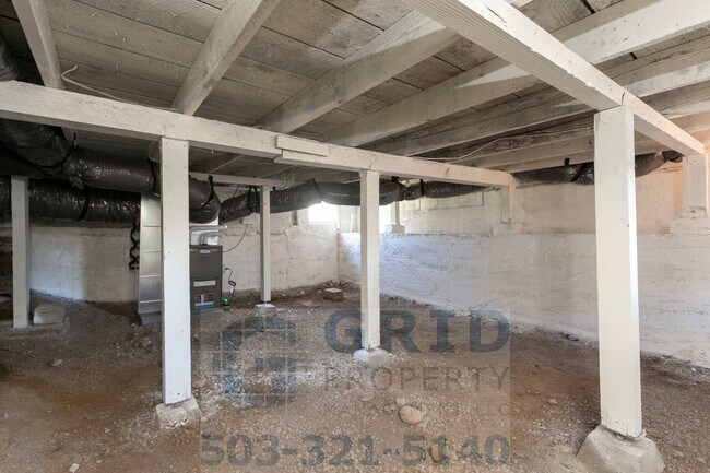 Building Photo - Two Bedroom Craftsman Home Available in th...