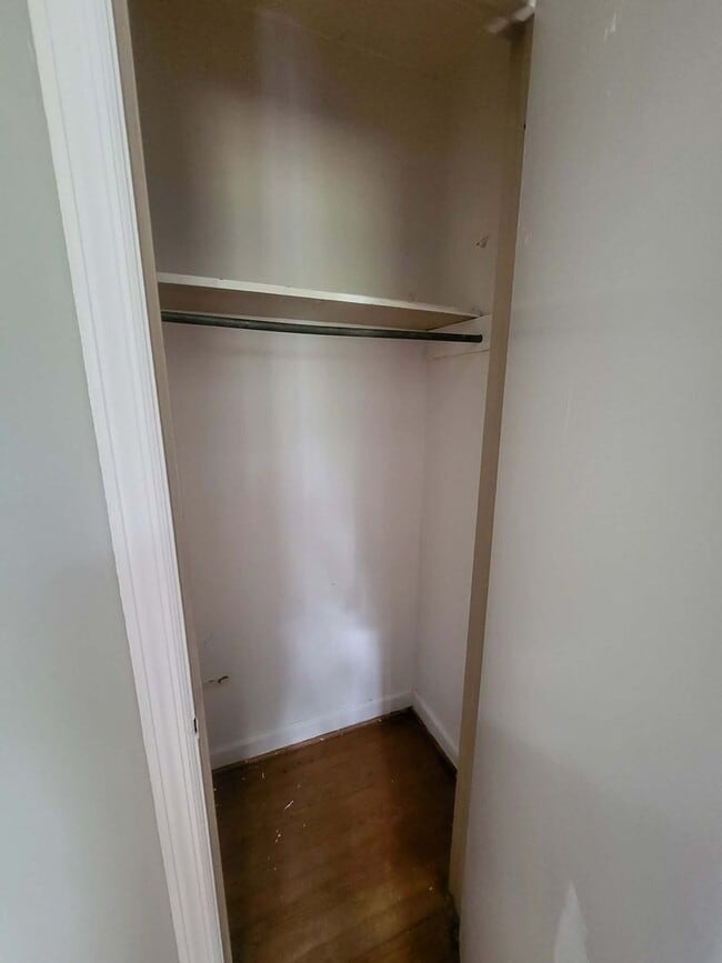 Building Photo - 3 Bedroom, 1 Bath house