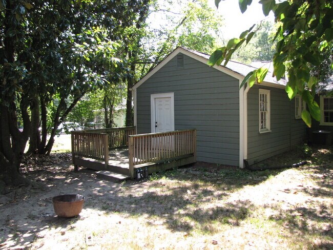Building Photo - 1802 Guess Rd