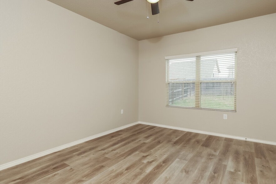 Building Photo - 5930 Bridle Bnd