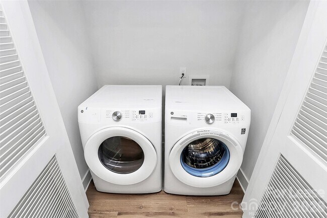 Building Photo - 3515 Markland Dr