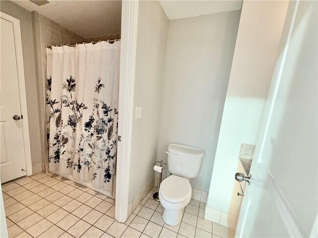 Building Photo - 3338 Peachtree Rd NE