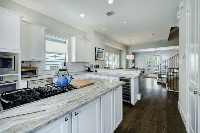 Building Photo - 2014 Crockett St