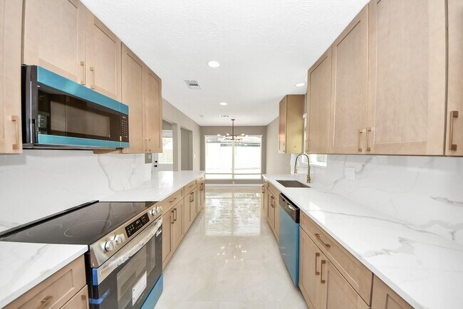 Building Photo - 16114 Forest Bend Ave