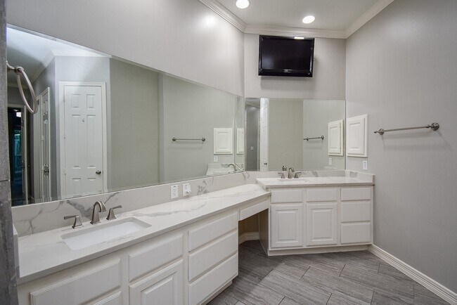 Building Photo - 7902 Silent Forest Dr