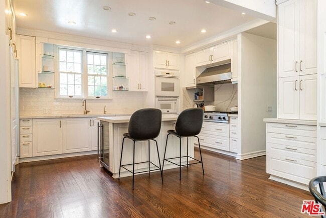 Building Photo - 226 Palisades Ave