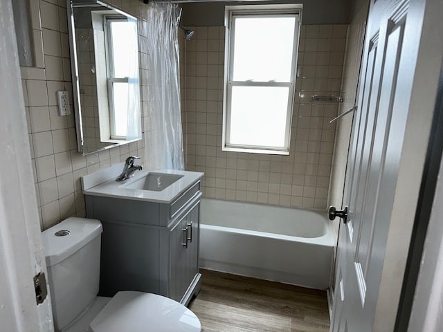 Building Photo - 4054 W Dickens Ave