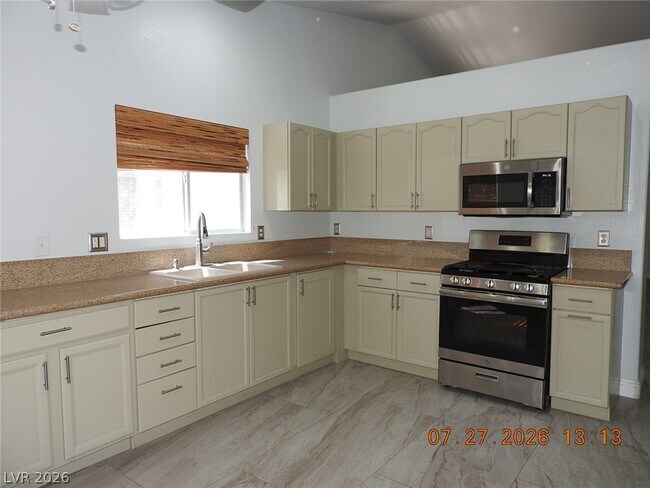 Building Photo - 4533 Chestnut Blaze