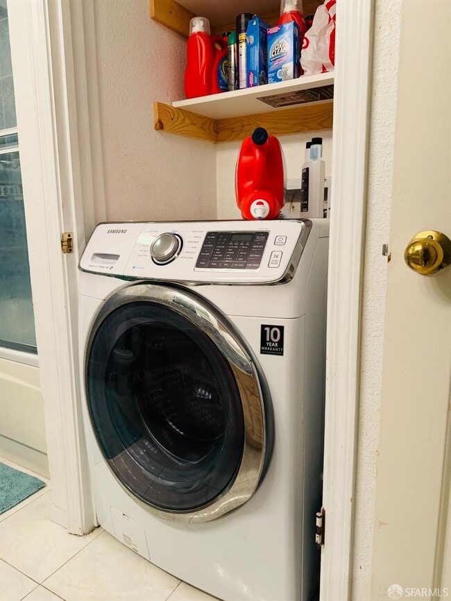 Building Photo - 930 Mission Rd