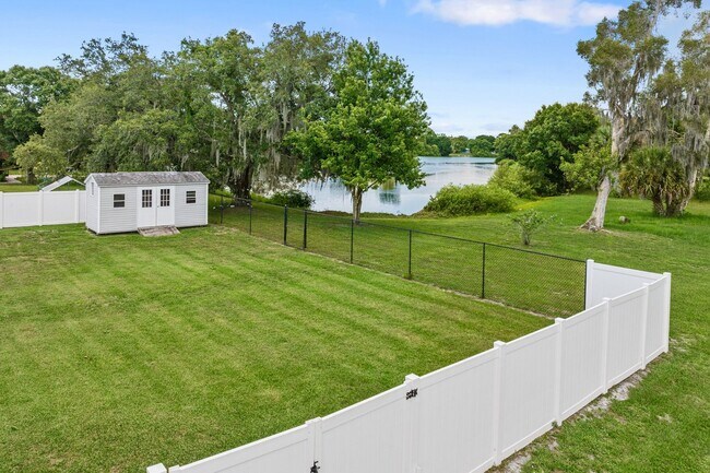 Building Photo - 7907 Sebastian Rd