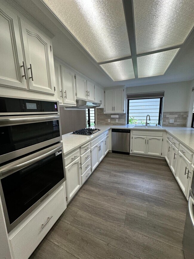 Building Photo - 6201 N West Ave