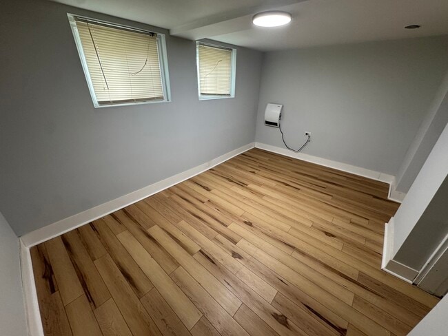 Building Photo - 6438 N Fairfield Ave