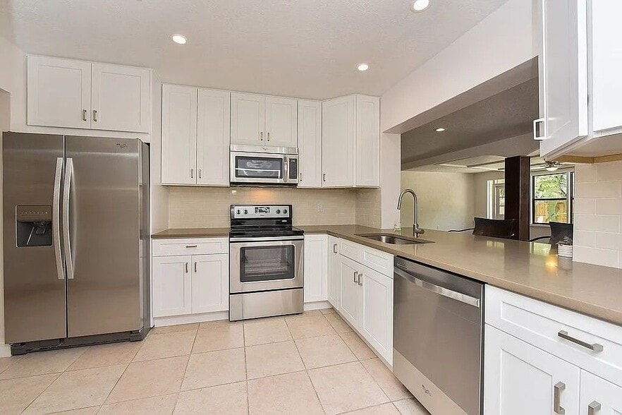 Building Photo - 2608 Sheridan Dr