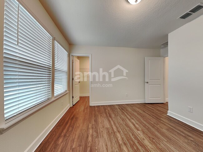 Building Photo - 10327 Watercrest Ct